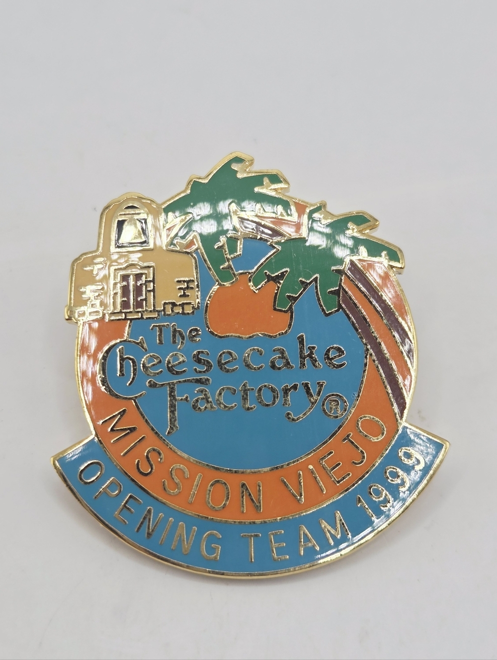 THE CHEESECAKE FACTORY PIN MISSION VIEJO CA PALM TREE LOGO OPENING TEAM 1999